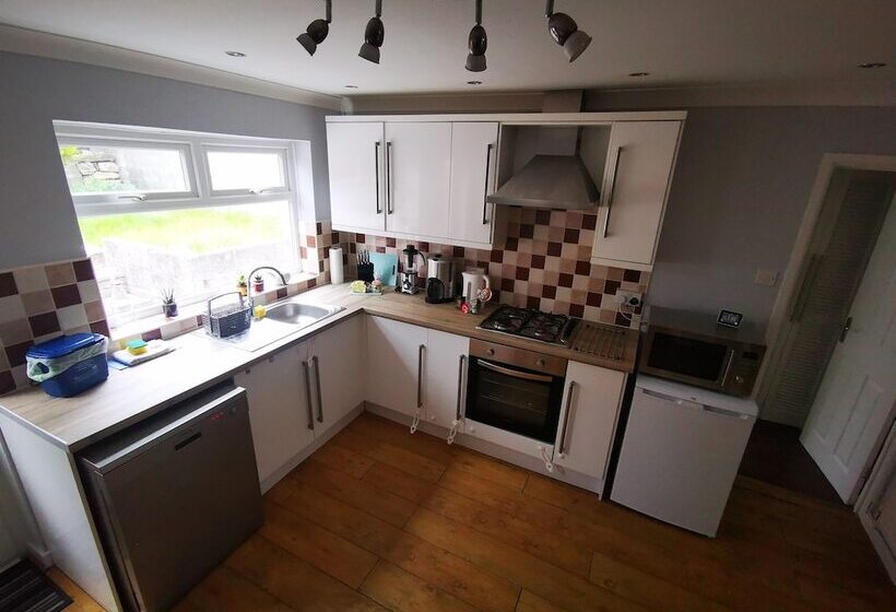 إقامة Cozy 2 Bed Cottage In Merthyr, 5 Mins To Bike Park