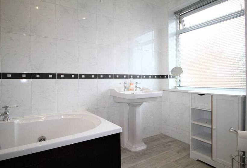 Резиденция Whitley Bay Sleeps 6 Refurbished Throughout