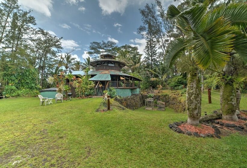 Tropical Cabana W/ Deck, Hot Tub & Lush Scenery!