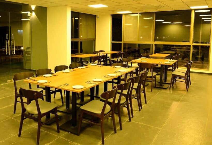 Отель Clarks Inn Express, Krs Road, Mysore