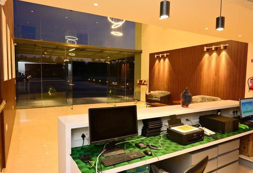 Отель Clarks Inn Express, Krs Road, Mysore