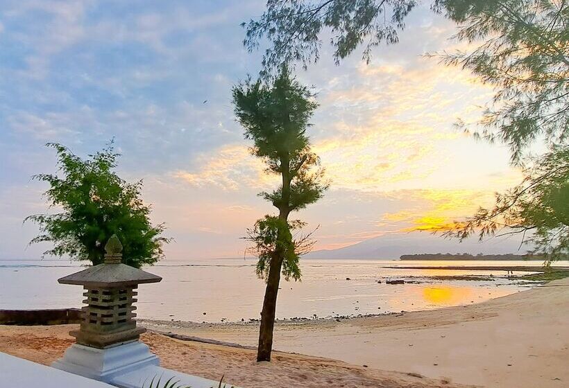 هتل Gili Beachfront Suites