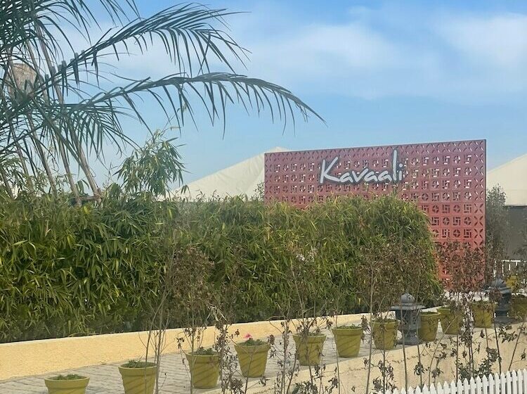 هتل Kavaali Stays