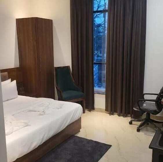 ホテル Midtown Aligarh