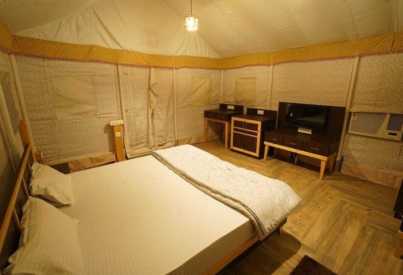 Отель Palace Beach Camp