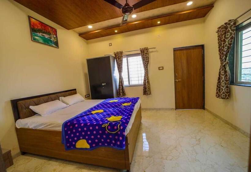 Отель Royal Palace Panchgani