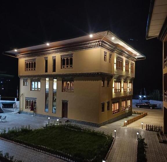 Отель Shomo Chuki Resort