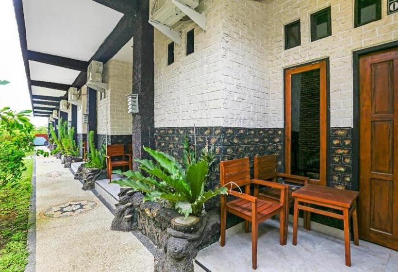 Отель Spot On 90882 Sari Homestay Near Garuda Wisnu Kencana