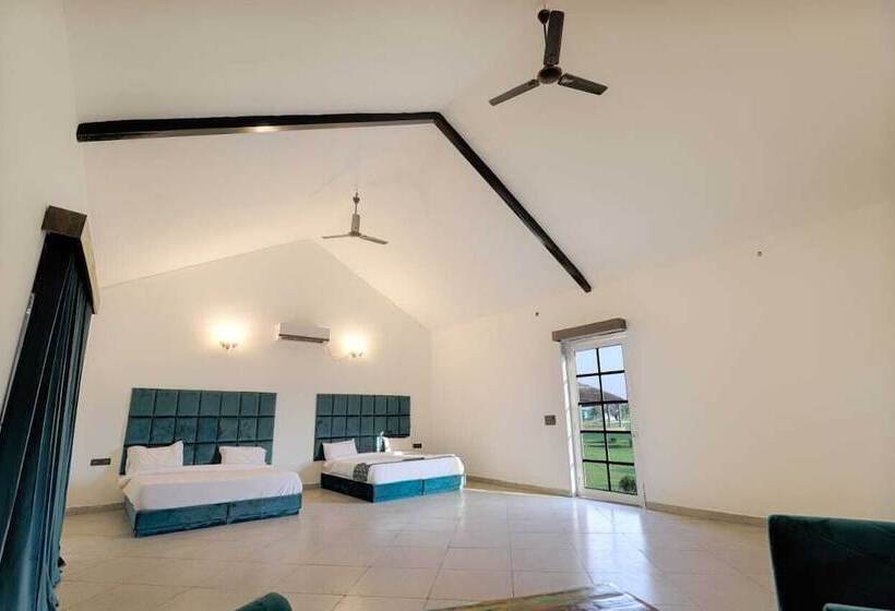 ホテル The Ashoka Farms And Resort