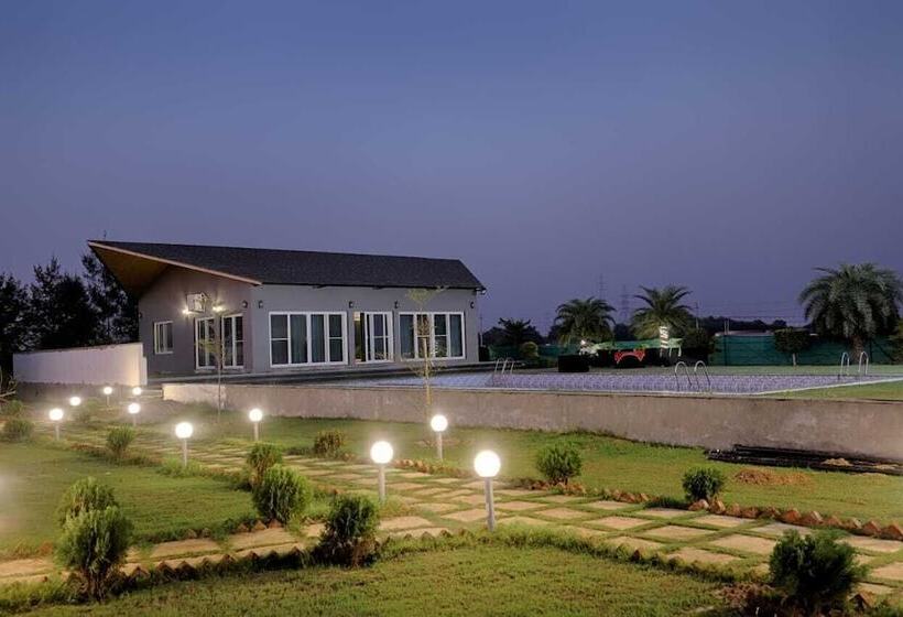 ホテル The Ashoka Farms And Resort