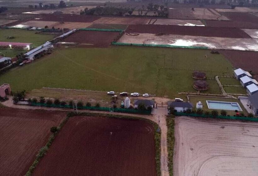 ホテル The Ashoka Farms And Resort