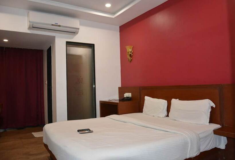 فندق The Grand Neelam