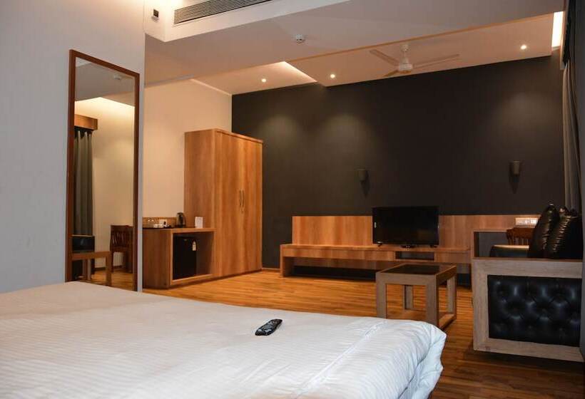 فندق The Grand Neelam