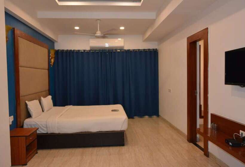 فندق The Grand Neelam