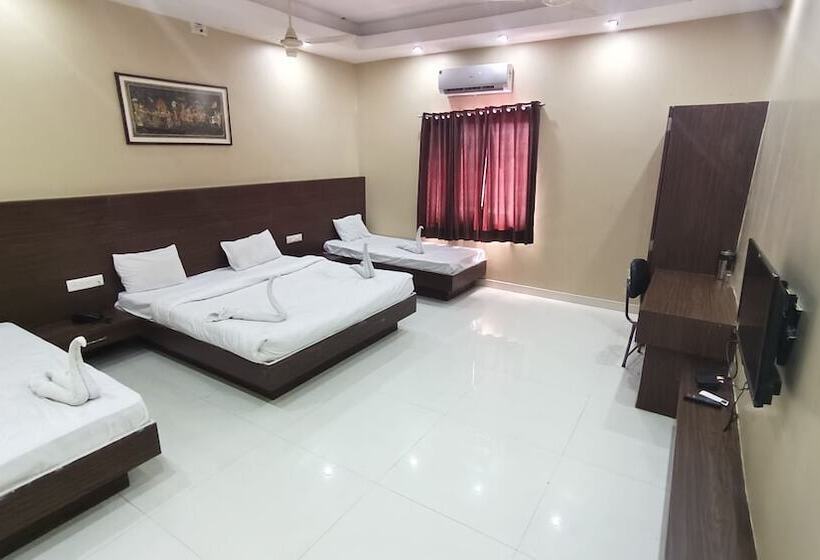 Kanha Hotel & Resort