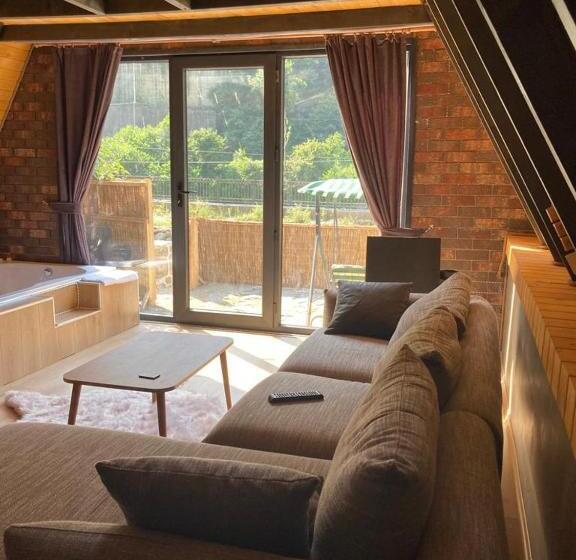 مبيت وإفطار Bunika Bungalov