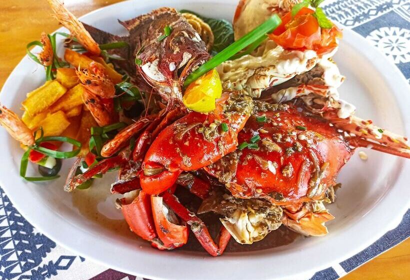 هتل Golden Point Resort