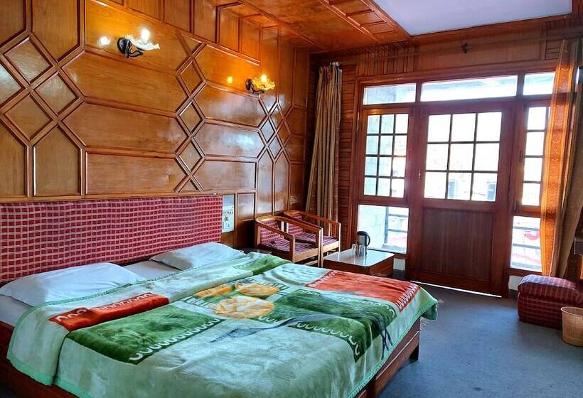 ホテル Goroomgo Radha Continental Nainital