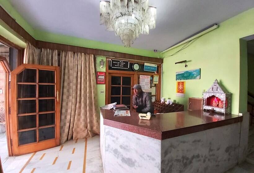 ホテル Goroomgo Radha Continental Nainital