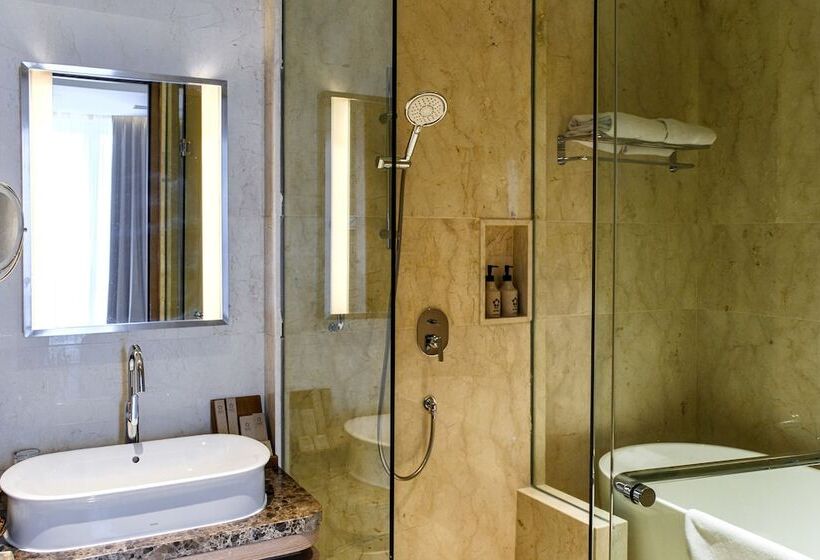 هتل Marianna Resort & Convention Tuktuk Samosir