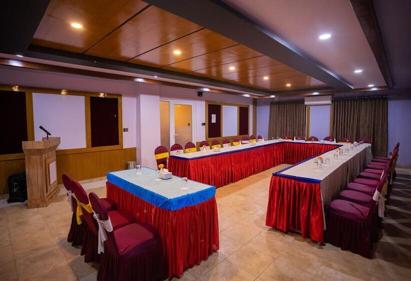 هتل Pauwa Pokhara