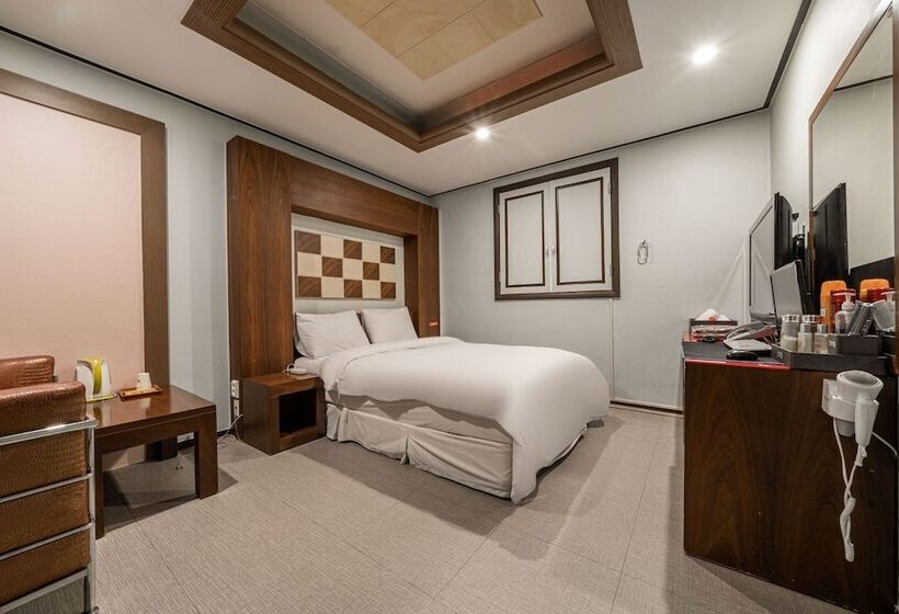 모텔 Chuncheon Hound Hotel Namchuncheon Station