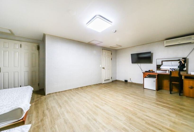 فندق على الطريق Donghae Maritime Tourism