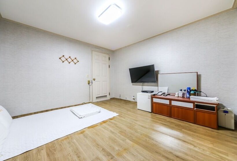 فندق على الطريق Donghae Maritime Tourism