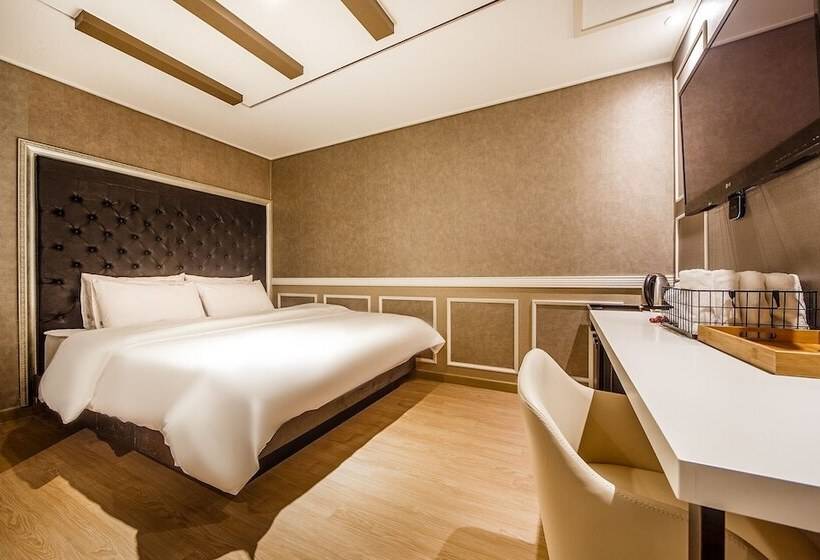فندق على الطريق Jinju Hotel Servi