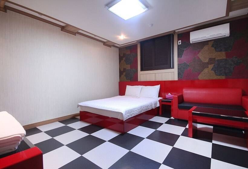 מוטל Yeongdeok Show