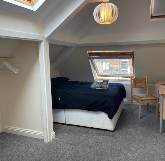 پانسیون Cosy Room In City Centre