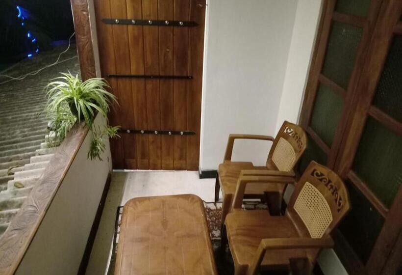 פנסיון Diyathalawa The Mountain Lodge