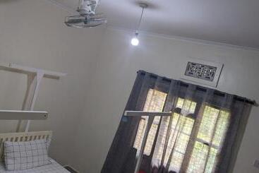 هاستل Jacaranda Homestay