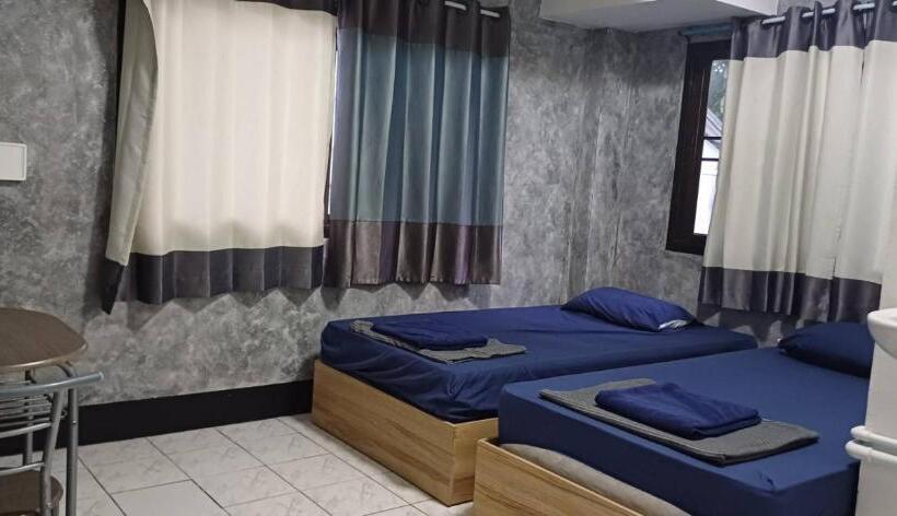 הוסטל Satop Travelers Guesthouse