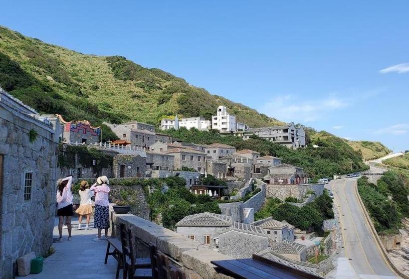 تختخواب و صبحانه Chin Be