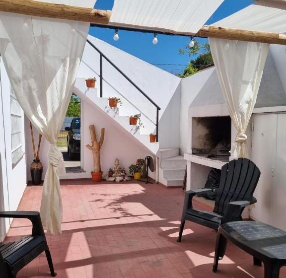 تختخواب و صبحانه Maily Guest House