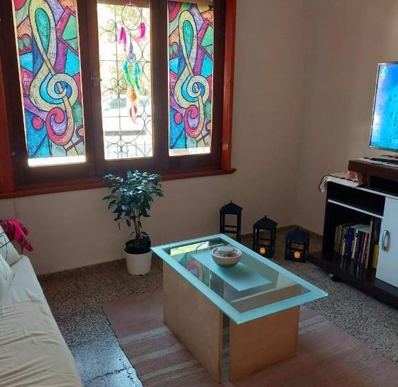 تختخواب و صبحانه Maily Guest House