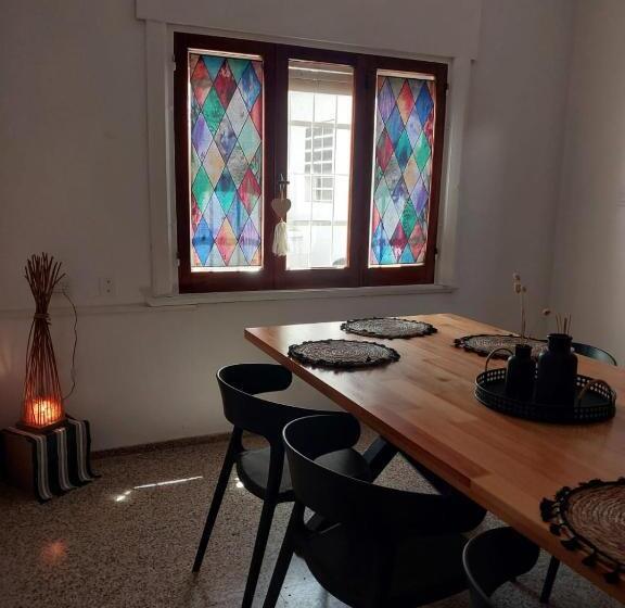 تختخواب و صبحانه Maily Guest House