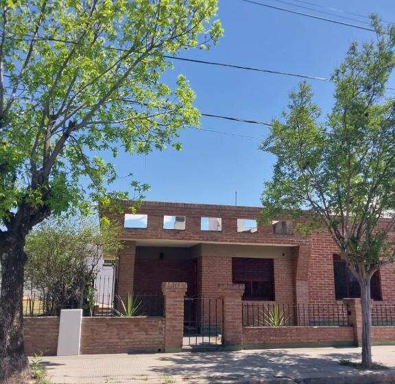 تختخواب و صبحانه Maily Guest House