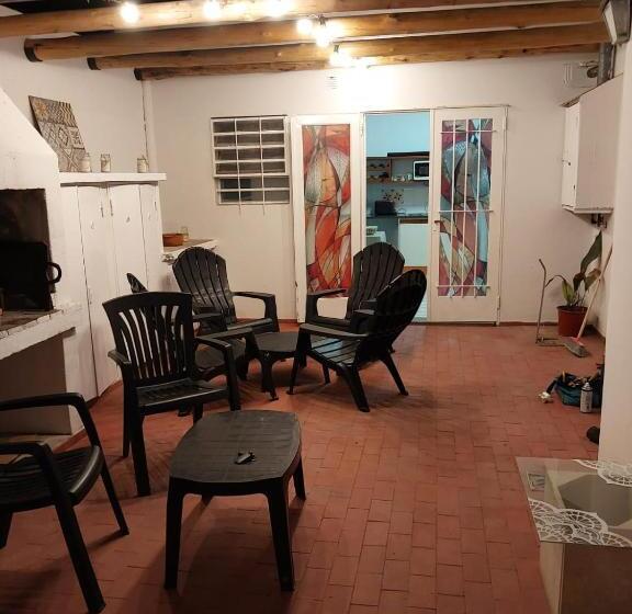تختخواب و صبحانه Maily Guest House