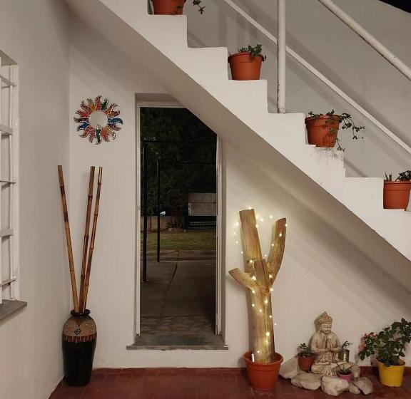 تختخواب و صبحانه Maily Guest House