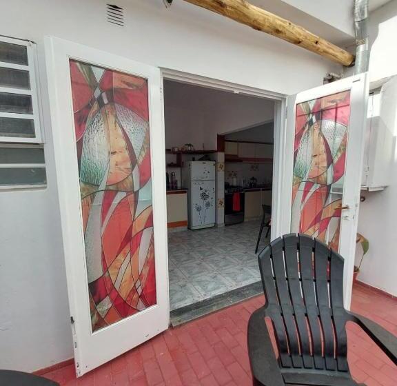 تختخواب و صبحانه Maily Guest House