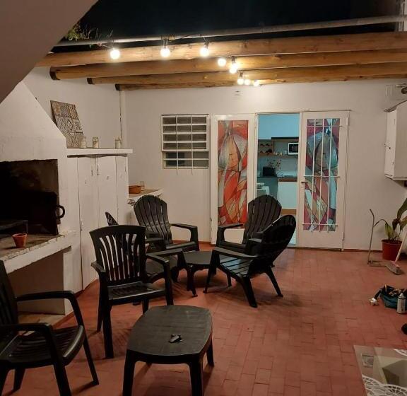 تختخواب و صبحانه Maily Guest House
