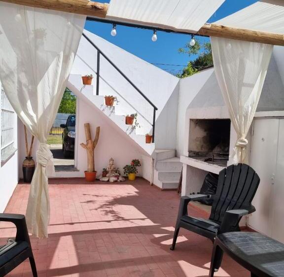 تختخواب و صبحانه Maily Guest House