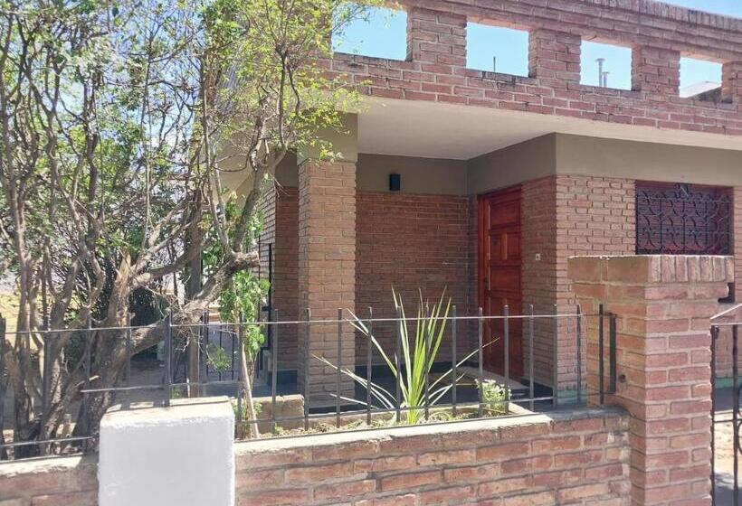 تختخواب و صبحانه Maily Guest House