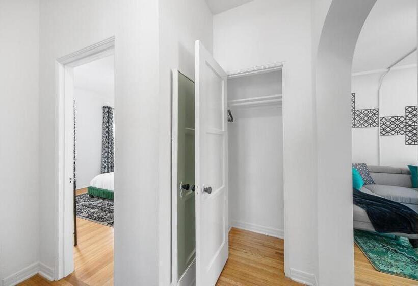 Beverly Hills Stylish & Central 1 Br Apt + Parking