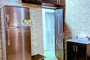 Lugbe Guest House By Select On Airport Rd, 3rooms, 3 King Sized Beds