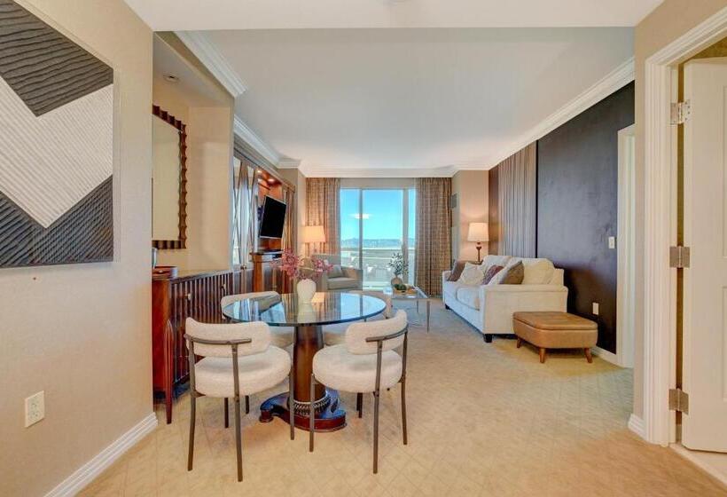 Luxurious 1 Bd/2bth Premium Suite Mgm Signature W/balcony