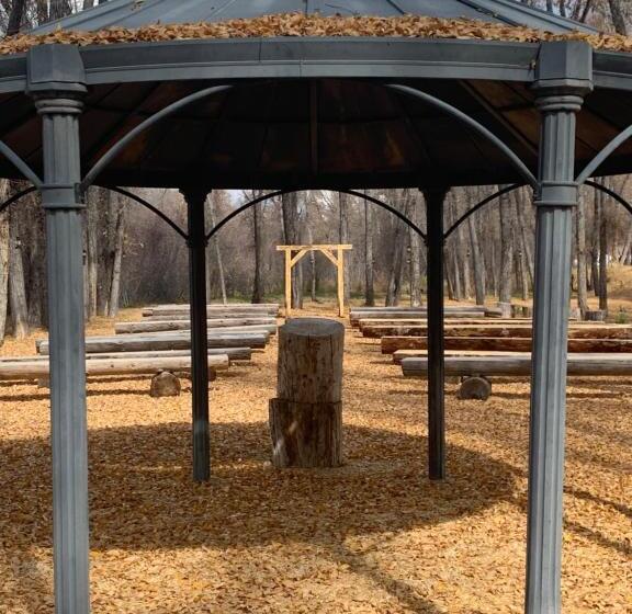 فندق على الطريق Down Home Lodge & Family Rv Resort