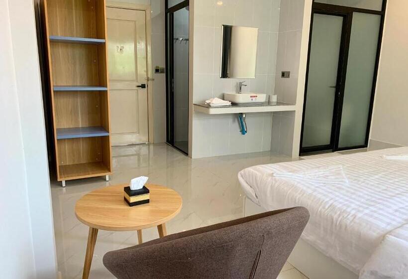 Nico’s Hotel And Skybar